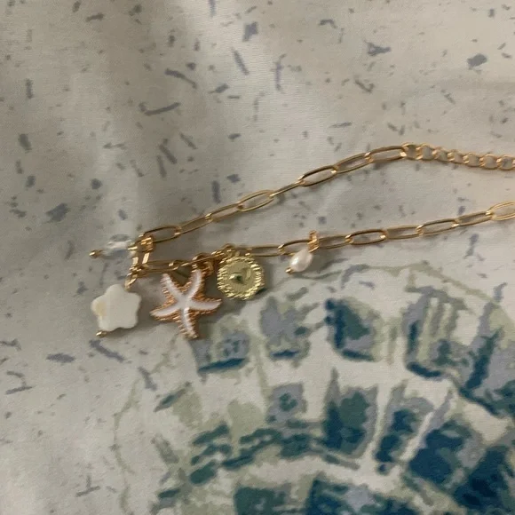 Gold Beach Charm bracelet - Picture 2 of 3